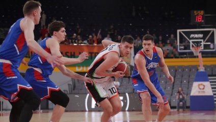 «Уралмаш» и «Руна» начали с разгромов