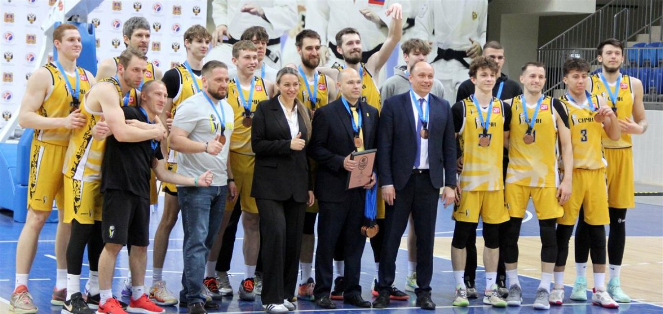 Бронзовые «Русичи»