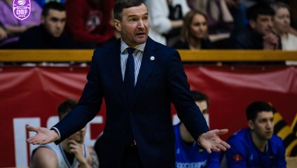 "Новосибирск" обыгрывает "Барнаул"