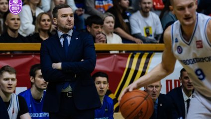 "Новосибирск" обыгрывает "Барнаул"