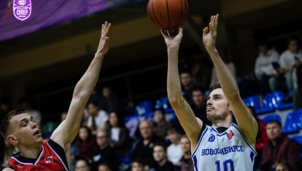 "Новосибирск" обыгрывает "Барнаул"
