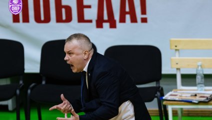 "Новосибирск" обыгрывает "Барнаул"