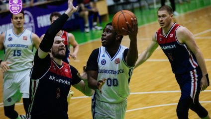 "Новосибирск" обыгрывает "Барнаул"