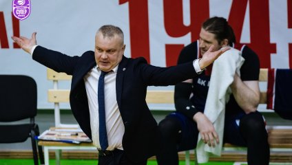 "Новосибирск" обыгрывает "Барнаул"