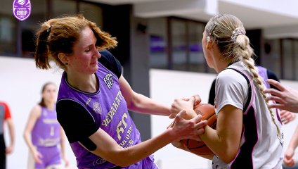 "Львицы" обыграли лидера