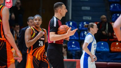 Столичное "Динамо" не устояло под натиском лидера чемпионата