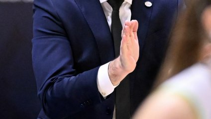 «Нефтяник-Титан» дома обыгрывает «Энергию»