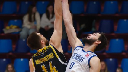 «Русичи» начали полуфинал с победы