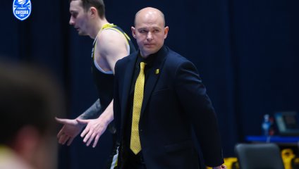 «Русичи» начали полуфинал с победы