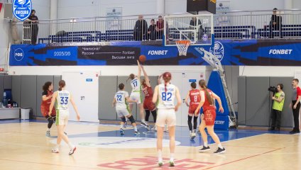 «Нефтяник-Титан-2» обыгрывает лидера