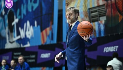 Сине-бело-голубые обыгрывают «Новосибирск» при родных трибунах