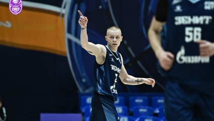 Сине-бело-голубые обыгрывают «Новосибирск» при родных трибунах