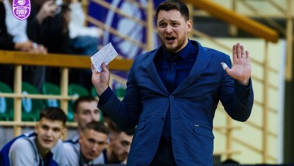 "Новосибирск" уверенно побеждает в первой домашней игре