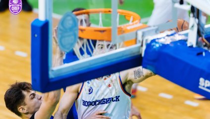 "Новосибирск" уверенно побеждает в первой домашней игре