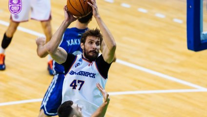 "Новосибирск" уверенно побеждает в первой домашней игре