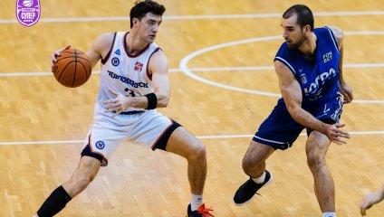 "Новосибирск" уверенно побеждает в первой домашней игре