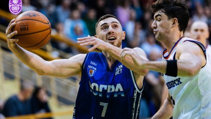 "Новосибирск" уверенно побеждает в первой домашней игре