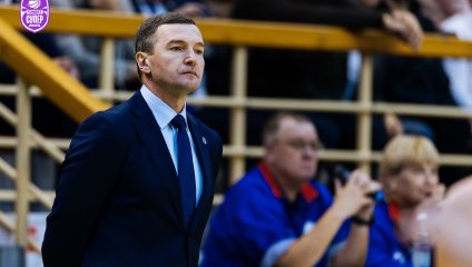 "Новосибирск" уверенно побеждает в первой домашней игре