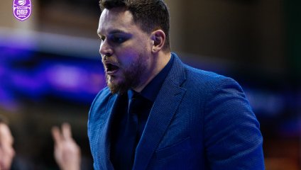 "Новосибирск" уверенно побеждает в первой домашней игре