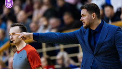 "Новосибирск" уверенно побеждает в первой домашней игре