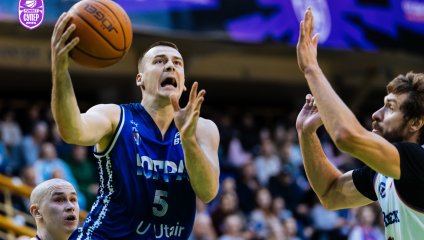 "Новосибирск" уверенно побеждает в первой домашней игре