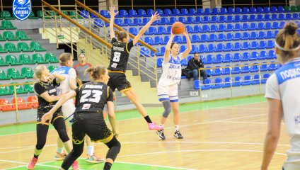 «ЧГУ-Атланта» побеждает хозяек площадки