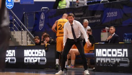 Химчане дали бой лидеру, но уступили в концовке