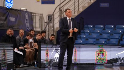 Химчане дали бой лидеру, но уступили в концовке