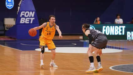 Химчане дали бой лидеру, но уступили в концовке