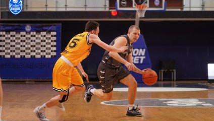 Химчане дали бой лидеру, но уступили в концовке