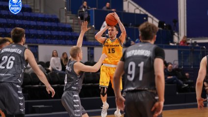 Химчане дали бой лидеру, но уступили в концовке