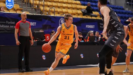 Химчане дали бой лидеру, но уступили в концовке