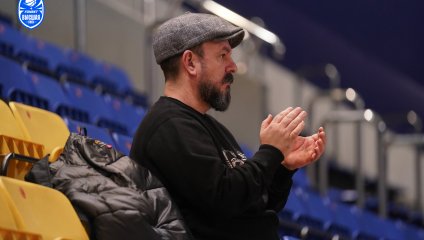 Химчане дали бой лидеру, но уступили в концовке