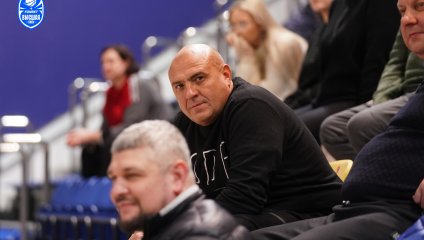 Химчане дали бой лидеру, но уступили в концовке