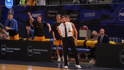 Химчане дали бой лидеру, но уступили в концовке