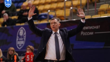 Химчане дали бой лидеру, но уступили в концовке