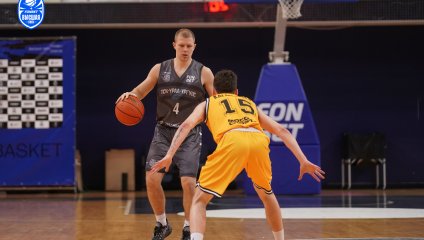 Химчане дали бой лидеру, но уступили в концовке