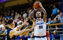 “Новосибирск” сохраняет шансы на плей-офф