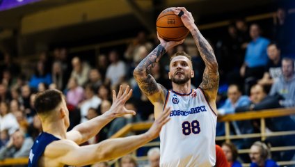 “Новосибирск” сохраняет шансы на плей-офф