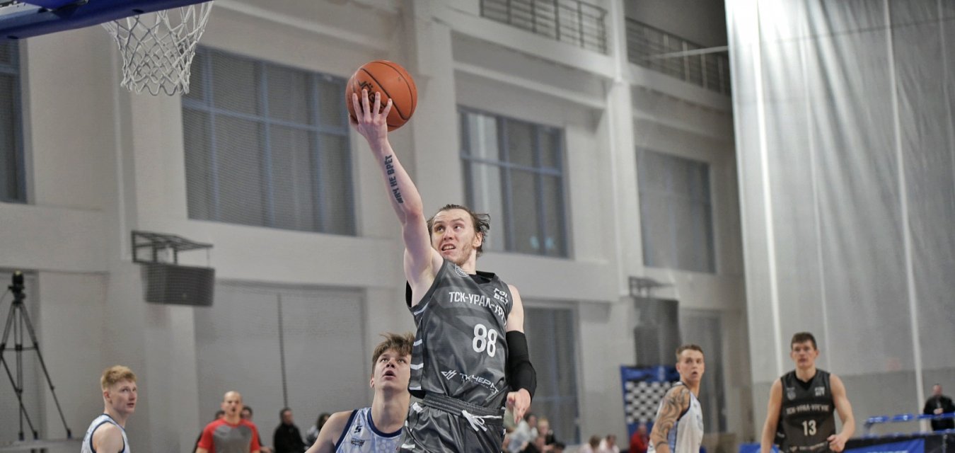 Уверенная победа хозяев в Екатеринбурге