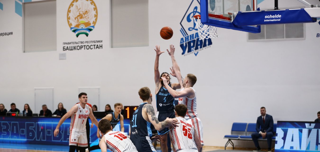 «Динамо-2» празднует победу над «Чебоксарскими Ястребами» в субботнем матче