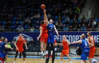 Действующий чемпион не без проблем обыграл «Металлург»