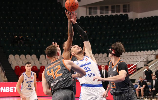 Грозненскому «Динамо» не удалось обыграть лидера чемпионата