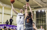 «Тамбов» сенсационно обыгрывает лидера чемпионата