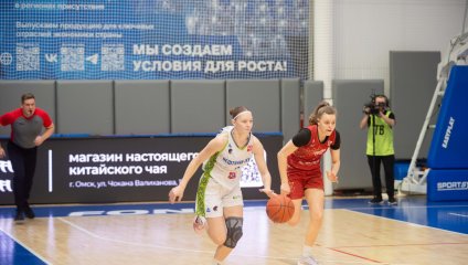 «Нефтяник-Титан-2» обыгрывает лидера